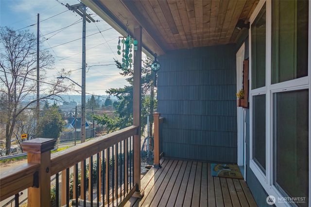 327 S Summit Avenue, Bremerton, WA 98312