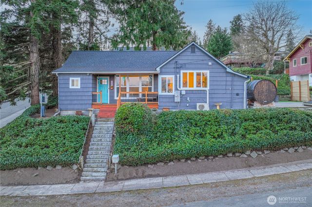 327 S Summit Avenue, Bremerton, WA 98312