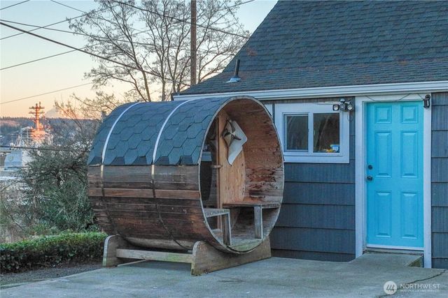 327 S Summit Avenue, Bremerton, WA 98312