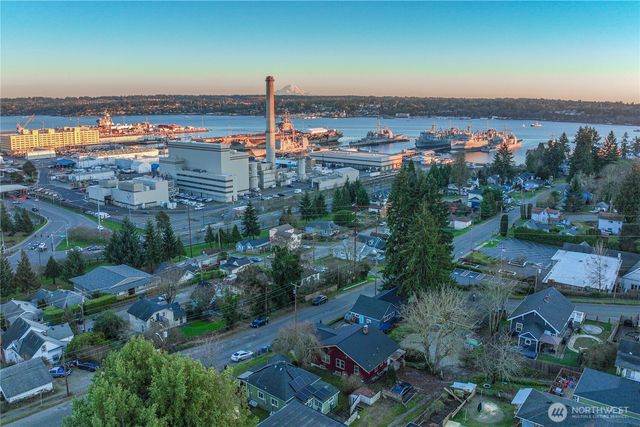 327 S Summit Avenue, Bremerton, WA 98312