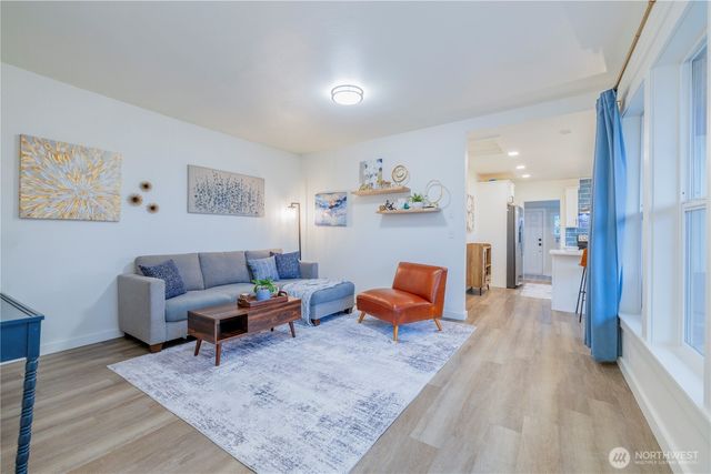 327 S Summit Avenue, Bremerton, WA 98312