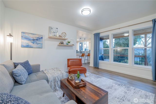 327 S Summit Avenue, Bremerton, WA 98312