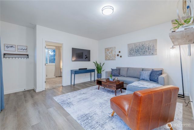 327 S Summit Avenue, Bremerton, WA 98312