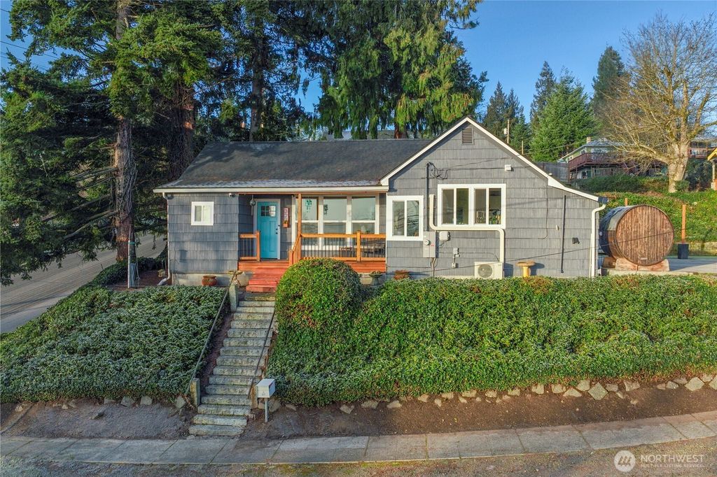 327 S Summit Avenue, Bremerton, WA 98312