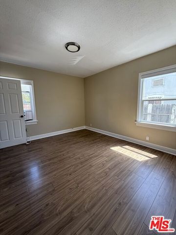 1328 S Bronson Avenue, Los Angeles, CA 90019