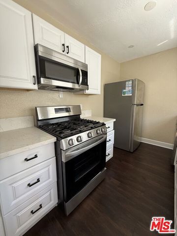 1328 S Bronson Avenue, Los Angeles, CA 90019