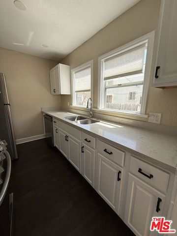 1328 S Bronson Avenue, Los Angeles, CA 90019