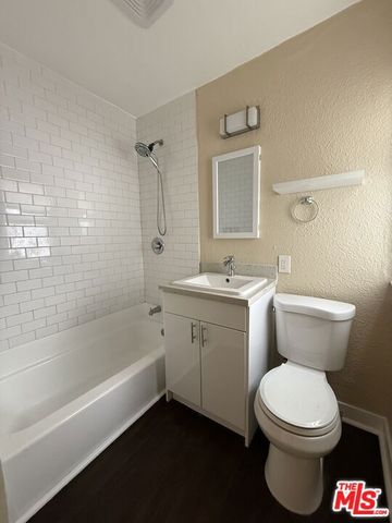 1328 S Bronson Avenue, Los Angeles, CA 90019