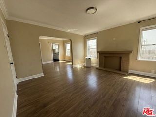 1328 S Bronson Avenue, Los Angeles, CA 90019
