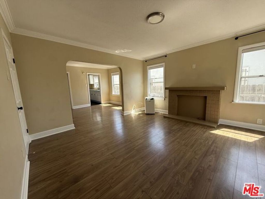 1328 S Bronson Avenue, Los Angeles, CA 90019