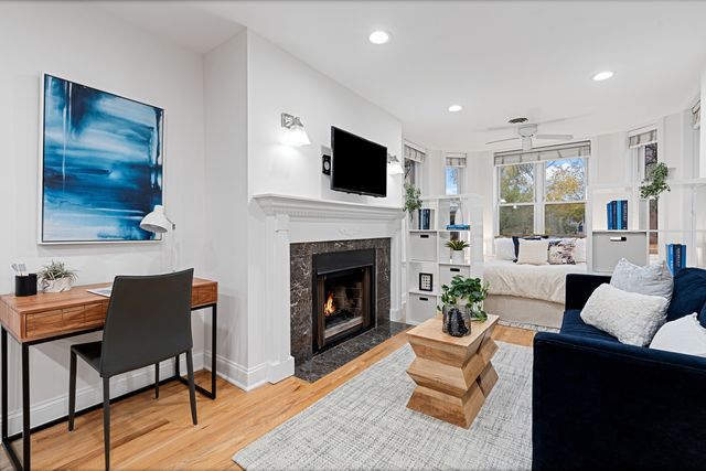 950 W Belle Plaine Avenue 1W, Chicago, IL 60613