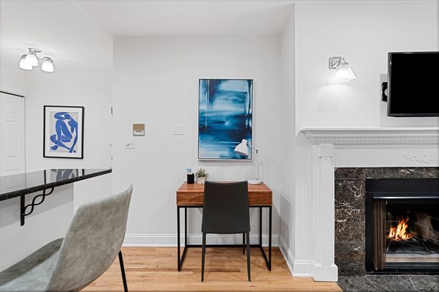 950 W Belle Plaine Avenue 1W, Chicago, IL 60613