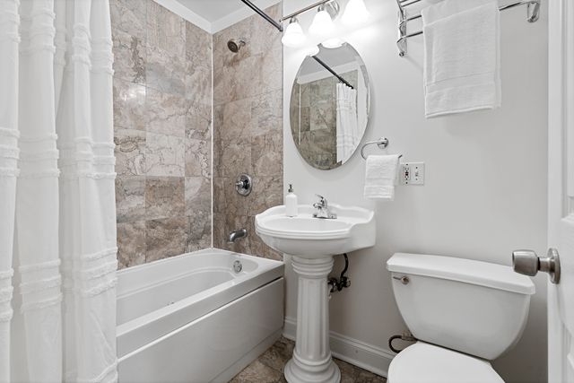 950 W Belle Plaine Avenue 1W, Chicago, IL 60613