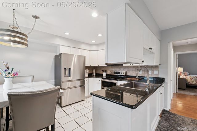 25440 Quarter Deck Street, Harrison Charter Township, MI 48045