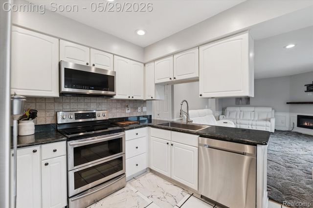 25440 Quarter Deck Street, Harrison Charter Township, MI 48045