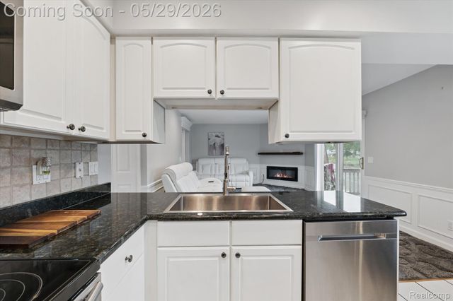 25440 Quarter Deck Street, Harrison Charter Township, MI 48045