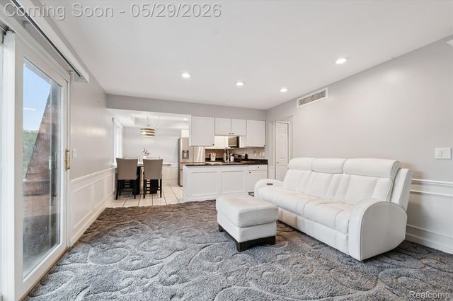 25440 Quarter Deck Street, Harrison Charter Township, MI 48045