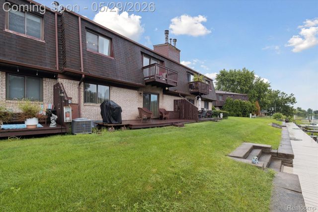 25440 Quarter Deck Street, Harrison Charter Township, MI 48045