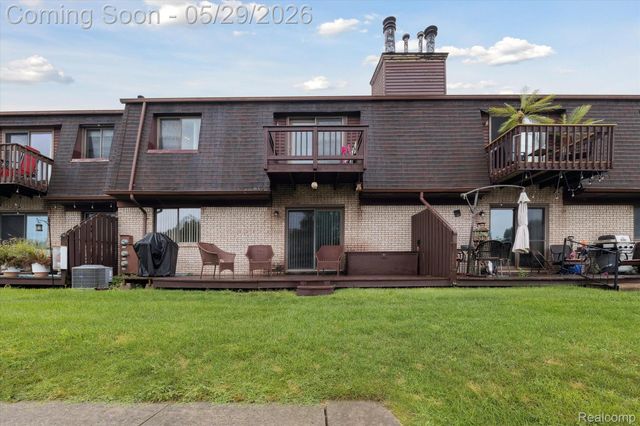 25440 Quarter Deck Street, Harrison Charter Township, MI 48045