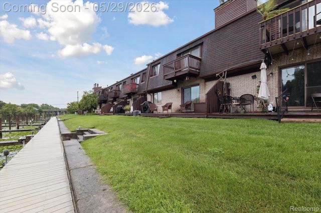 25440 Quarter Deck Street, Harrison Charter Township, MI 48045