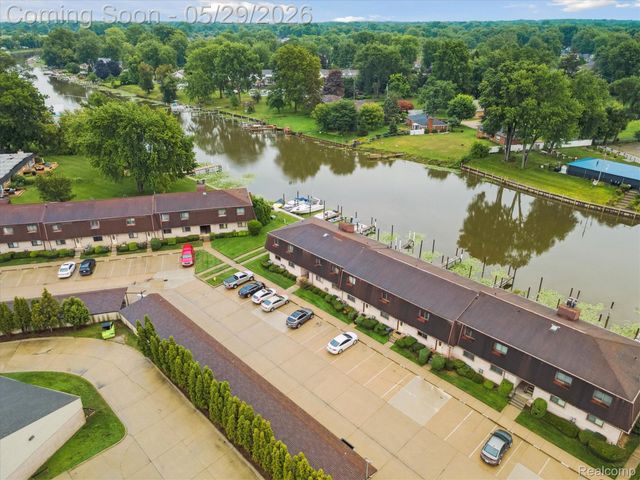 25440 Quarter Deck Street, Harrison Charter Township, MI 48045
