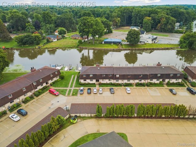 25440 Quarter Deck Street, Harrison Charter Township, MI 48045
