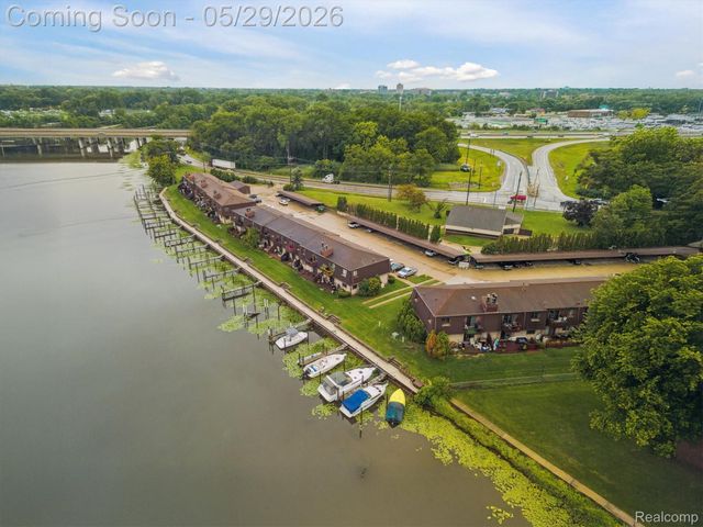 25440 Quarter Deck Street, Harrison Charter Township, MI 48045