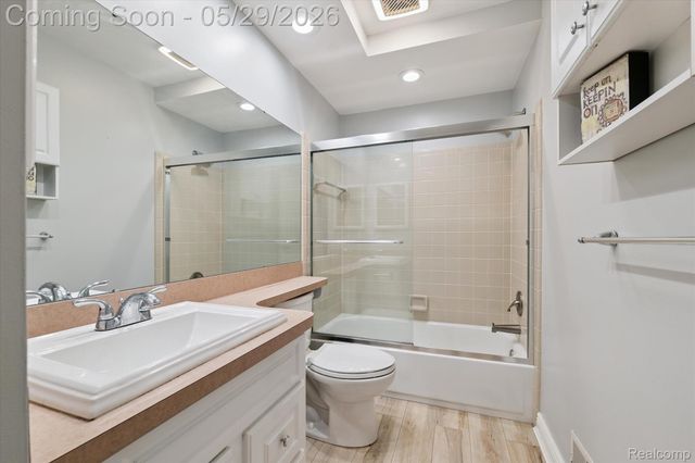 25440 Quarter Deck Street, Harrison Charter Township, MI 48045
