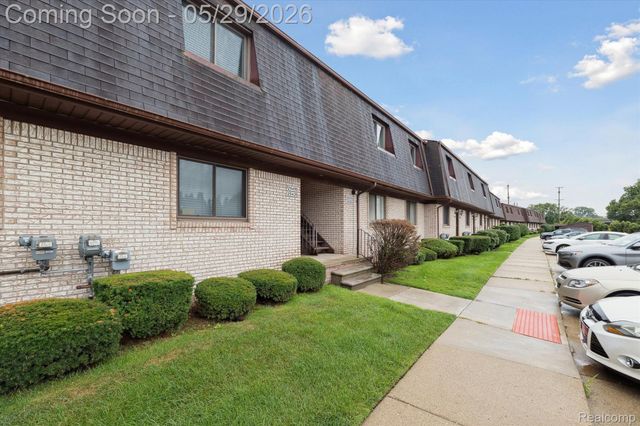 25440 Quarter Deck Street, Harrison Charter Township, MI 48045