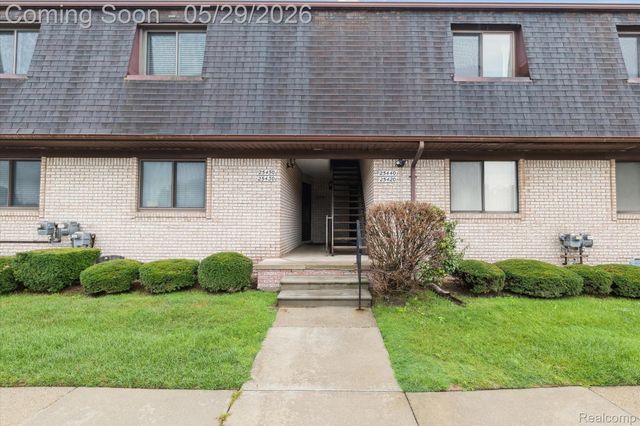 25440 Quarter Deck Street, Harrison Charter Township, MI 48045