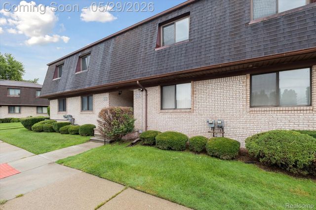 25440 Quarter Deck Street, Harrison Charter Township, MI 48045