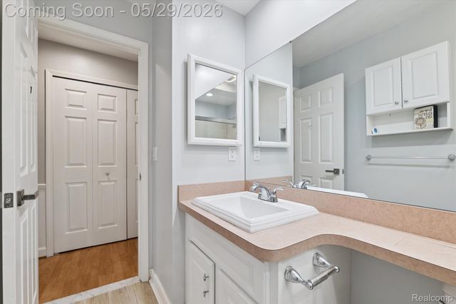 25440 Quarter Deck Street, Harrison Charter Township, MI 48045