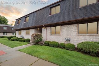 25440 Quarter Deck Street, Harrison Charter Township, MI 48045