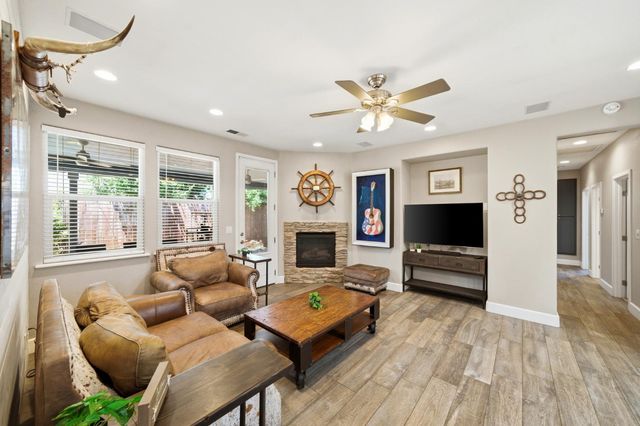 391 1st St, Lincoln, CA 95648