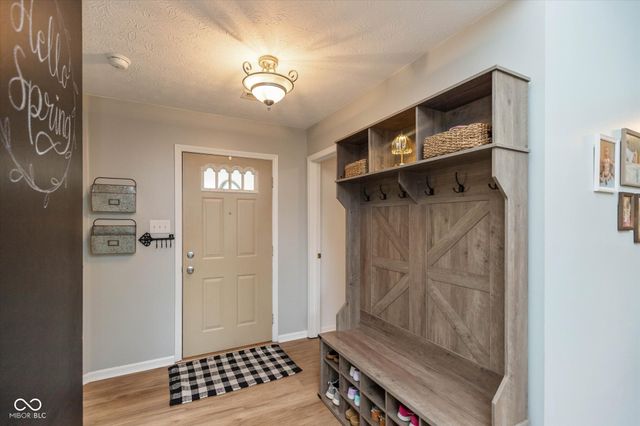 5504 Kelly Anne Way, Noblesville, IN 46062