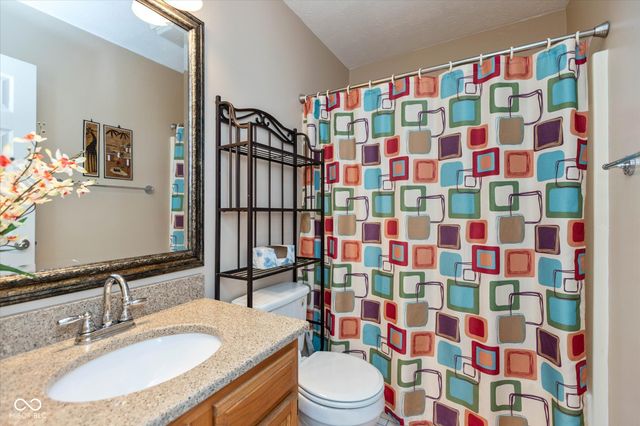 5504 Kelly Anne Way, Noblesville, IN 46062