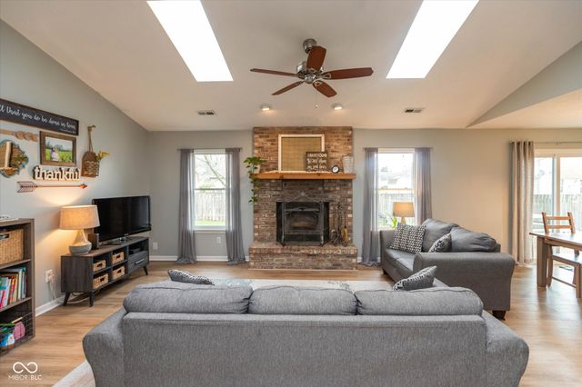 5504 Kelly Anne Way, Noblesville, IN 46062