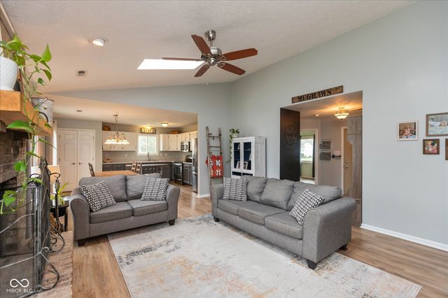 5504 Kelly Anne Way, Noblesville, IN 46062