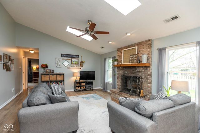 5504 Kelly Anne Way, Noblesville, IN 46062