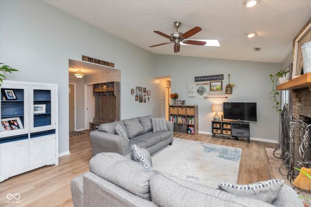 5504 Kelly Anne Way, Noblesville, IN 46062
