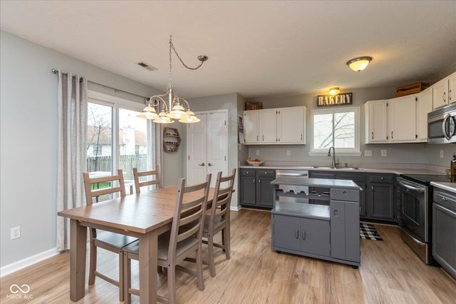 5504 Kelly Anne Way, Noblesville, IN 46062