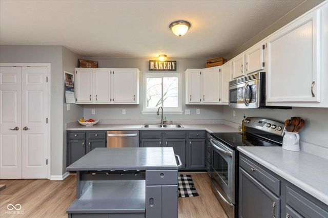 5504 Kelly Anne Way, Noblesville, IN 46062