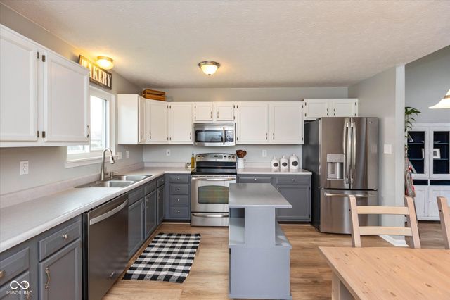 5504 Kelly Anne Way, Noblesville, IN 46062