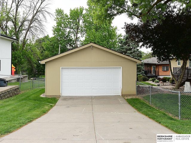 8401 S 26th Street, Bellevue, NE 68147