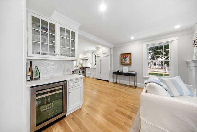 6 Leavitt St, Hingham, MA 02043