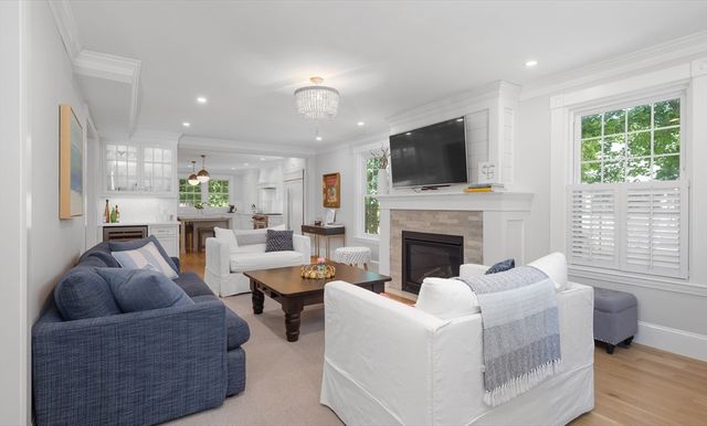 6 Leavitt St, Hingham, MA 02043