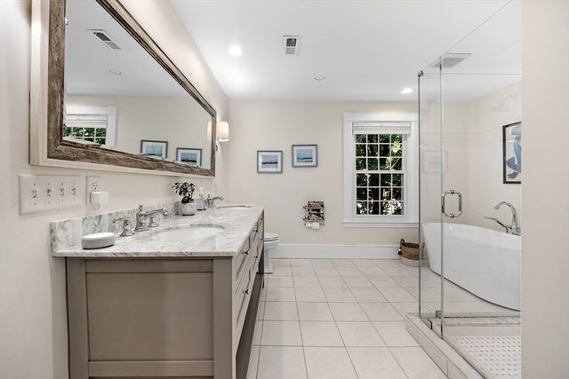 6 Leavitt St, Hingham, MA 02043