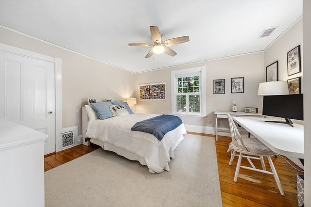 6 Leavitt St, Hingham, MA 02043