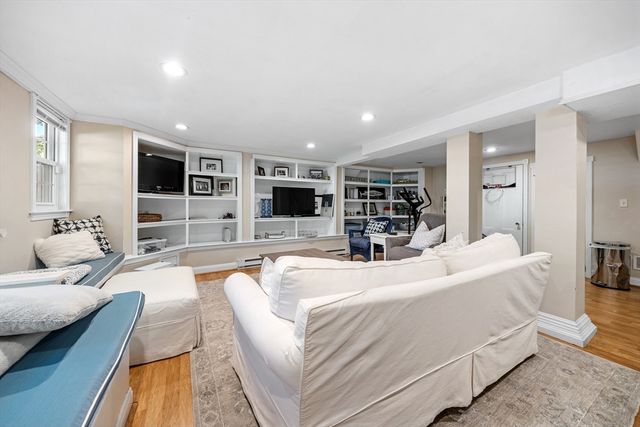 6 Leavitt St, Hingham, MA 02043