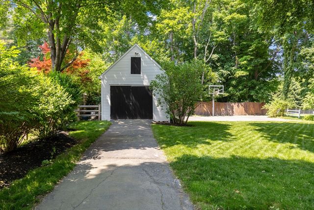 6 Leavitt St, Hingham, MA 02043